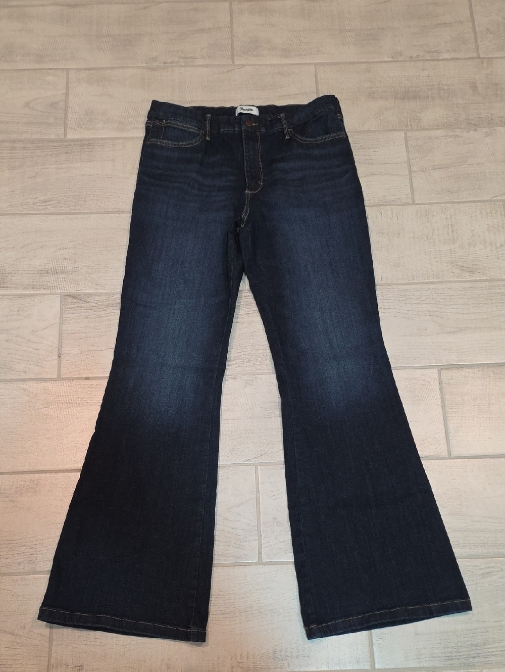 Wrangler Bespoke Flare High Rise Women's Size 33x34 Dark Wash Stretch